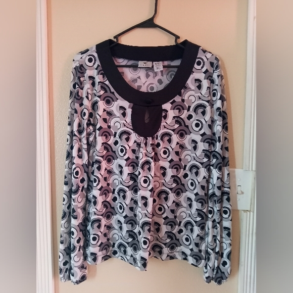 Blouses - Picture 1 of 4